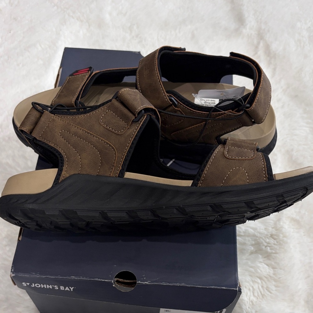 St. John's Bay Men's Tan and Black Sandals,Size 11-M - Picture 14 of 17